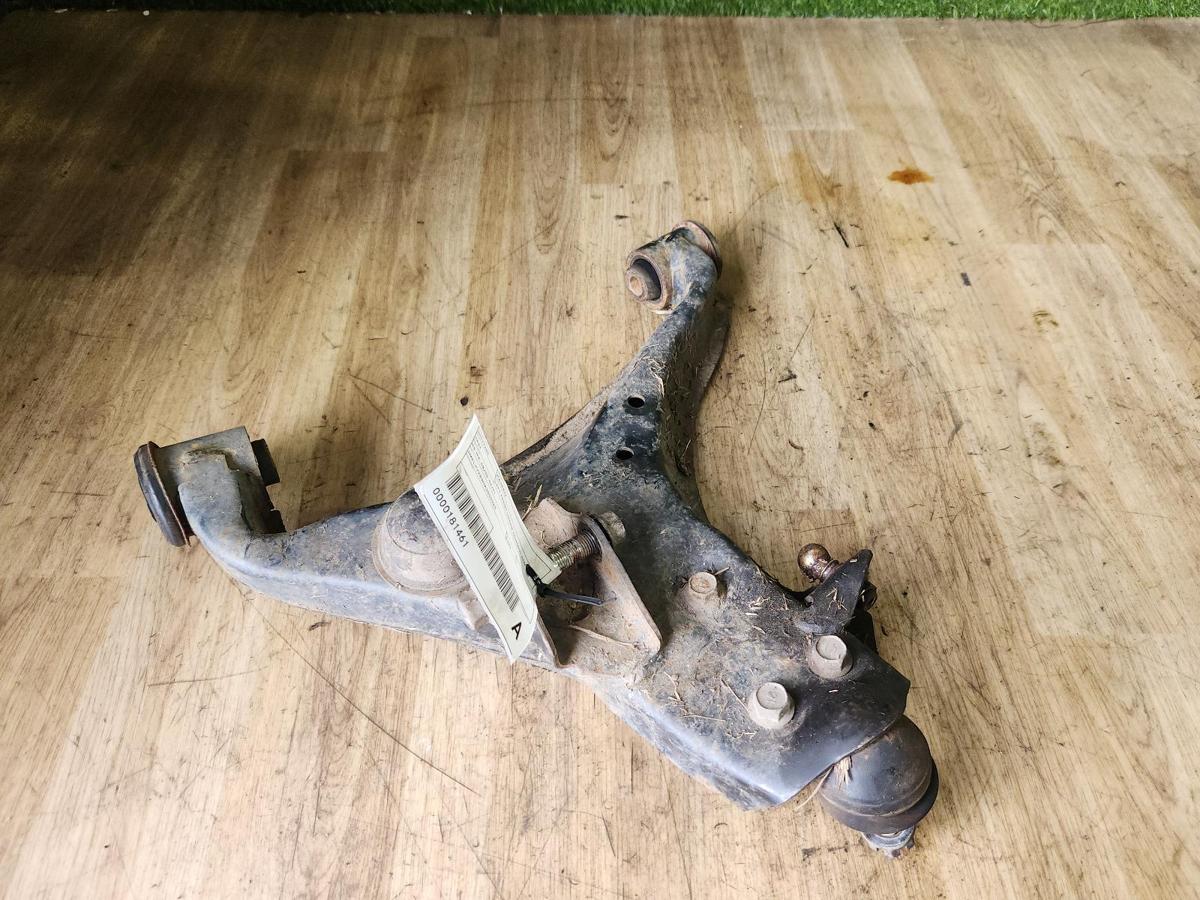 Left Front Lower Control Arm for MITSUBISHI PAJERO