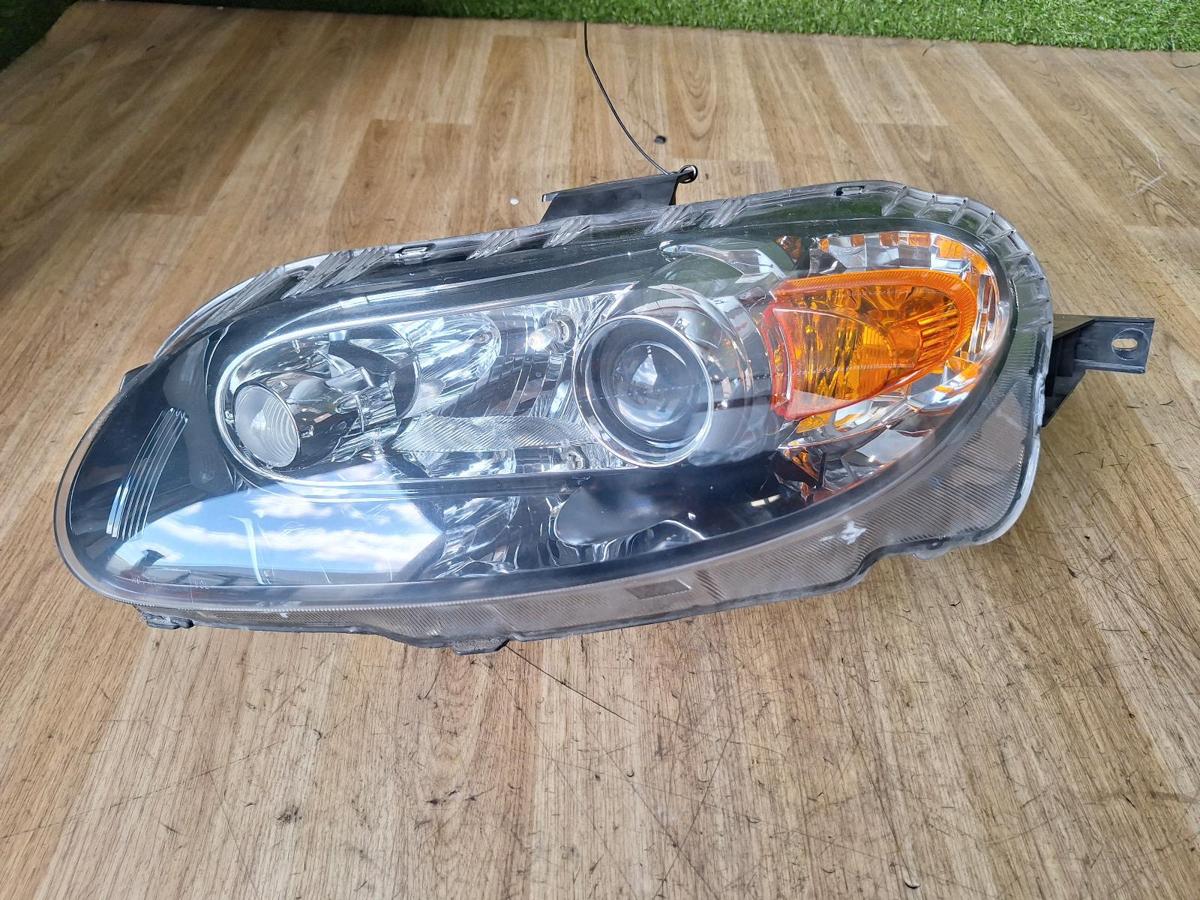 1000887485-Left Headlamp Top