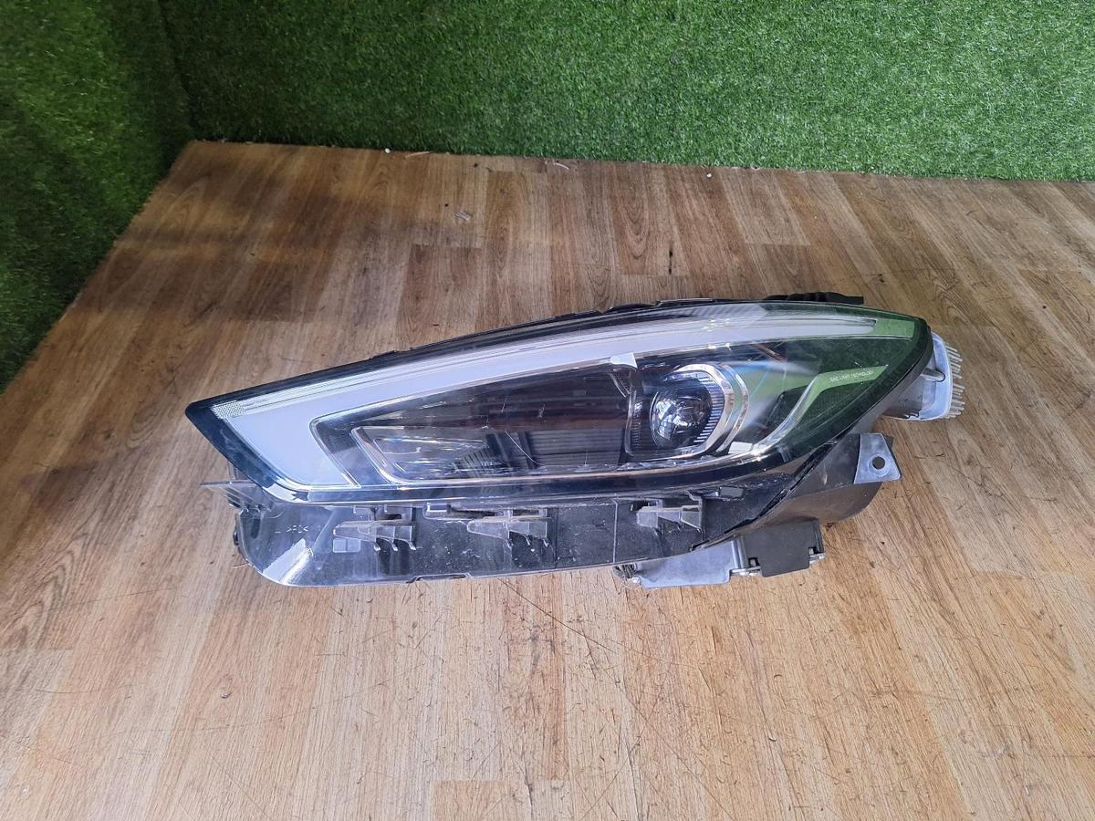 1000909993-Left Headlamp Top