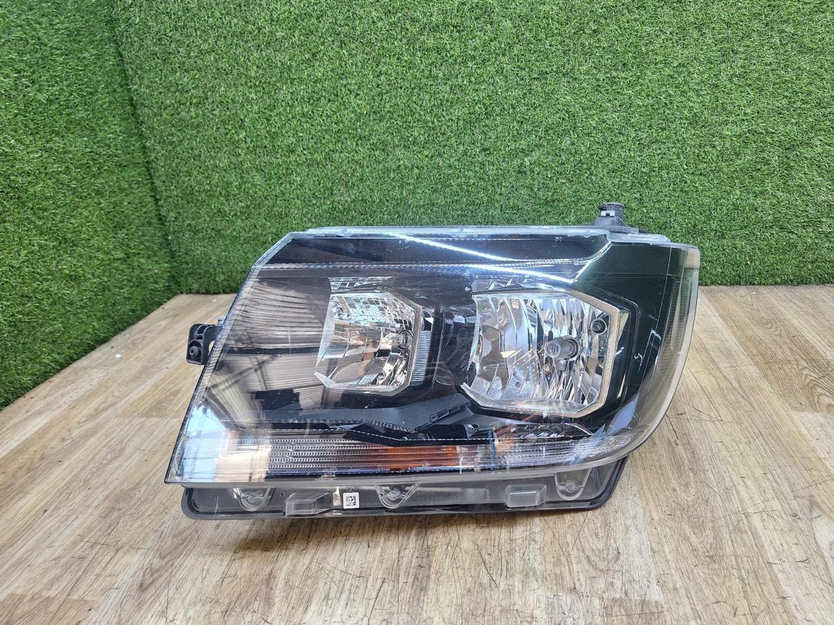 1000934084-Left Headlamp Top