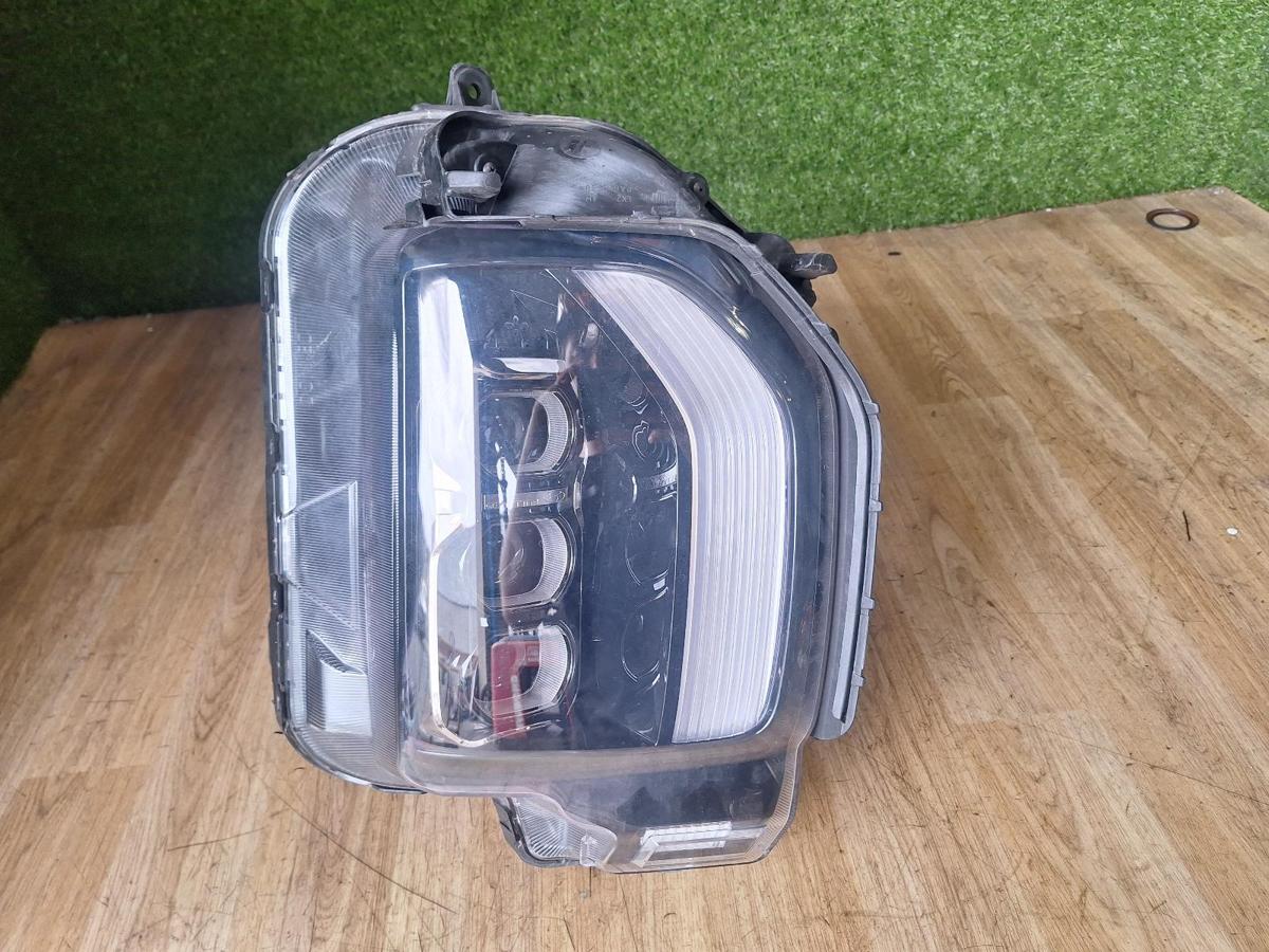 1000901793-Left Headlamp Top