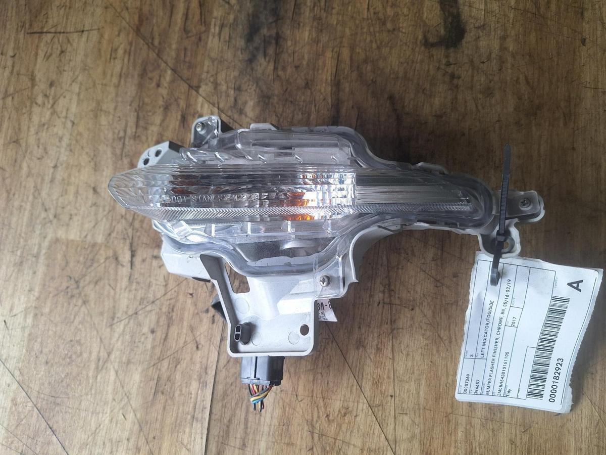 1000908119-Left Indicator Fog Side Bumper Flasher Top