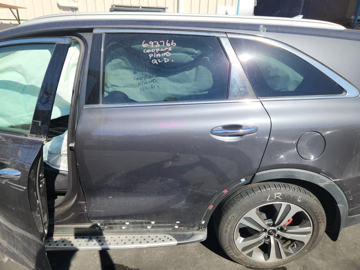 1000933406-Left Rear Door