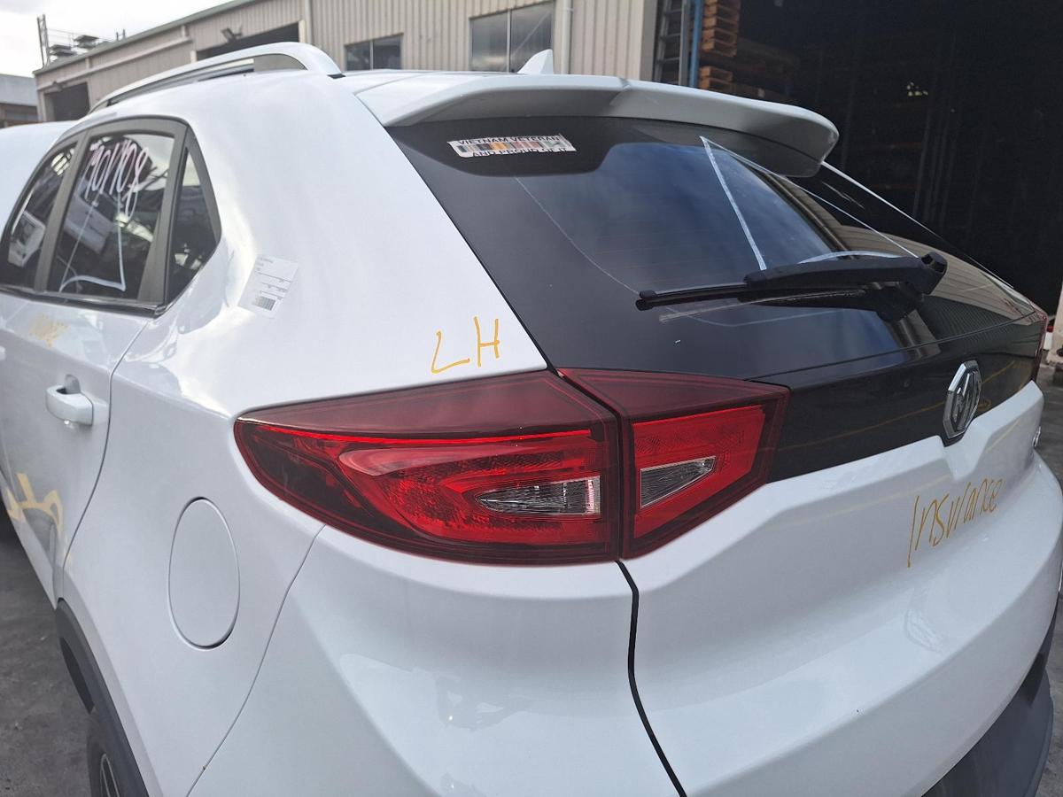 1000760969-Left Taillight