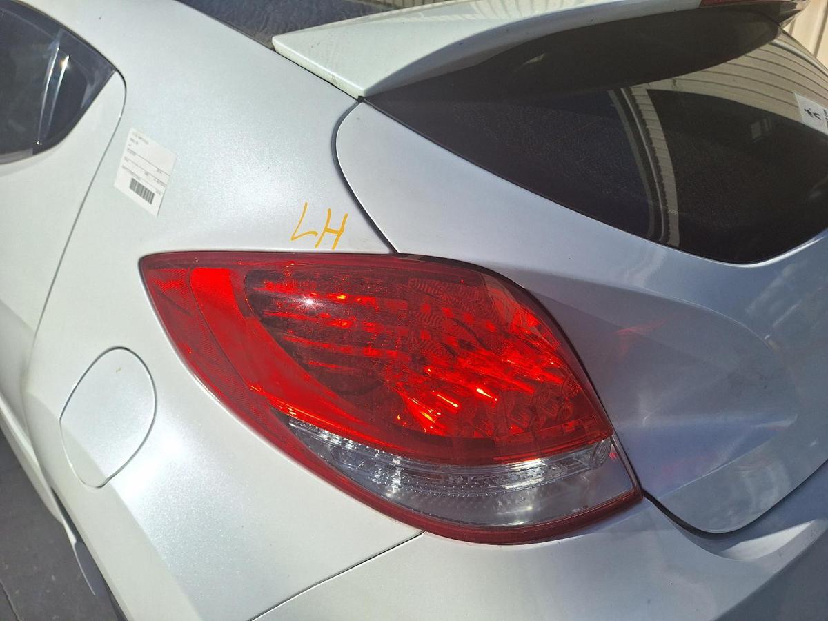1000776360-Left Taillight
