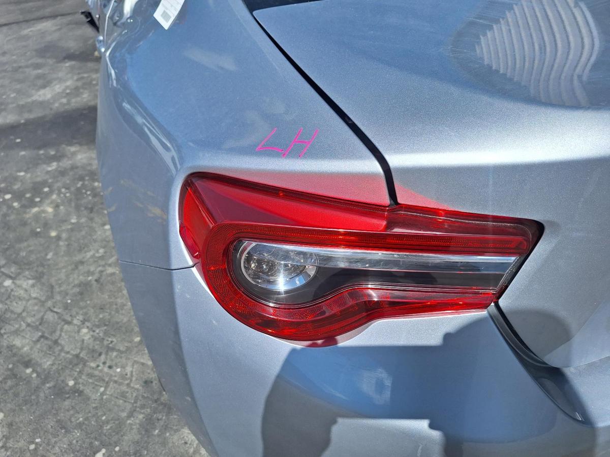 1000800210-Left Taillight