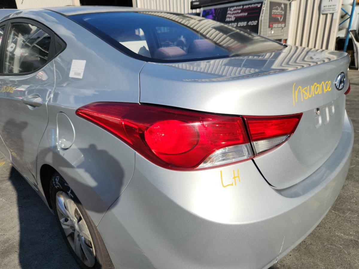1000838881-Left Taillight