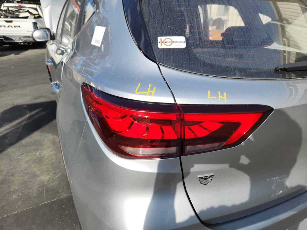 1000855126-Left Taillight