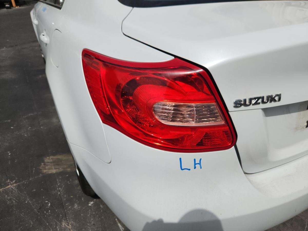 1000869875-Left Taillight