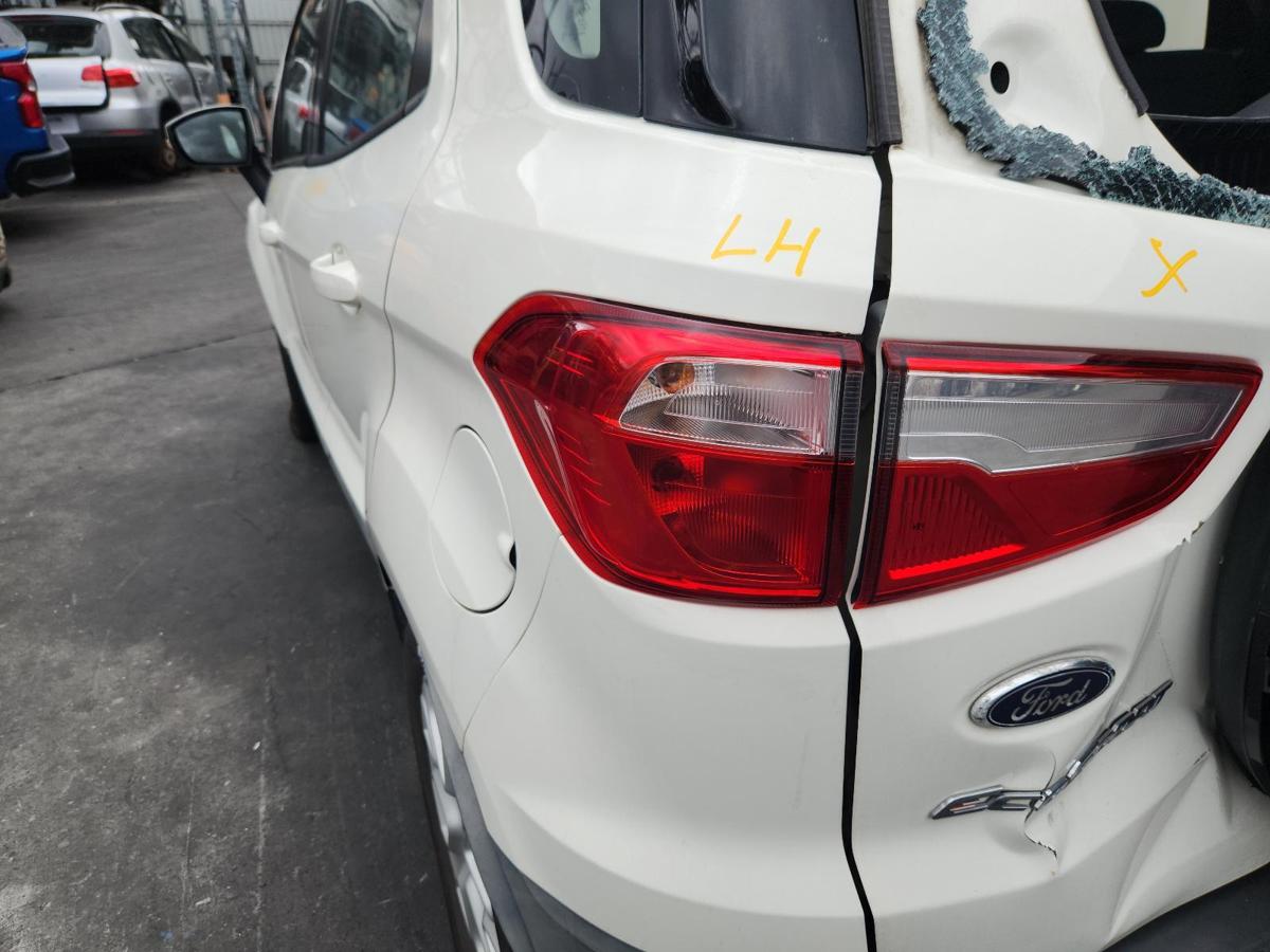 1000876835-Left Taillight