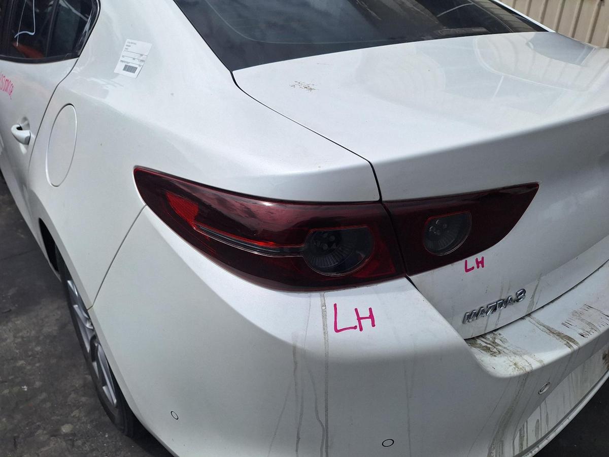 1000799987-Left Taillight