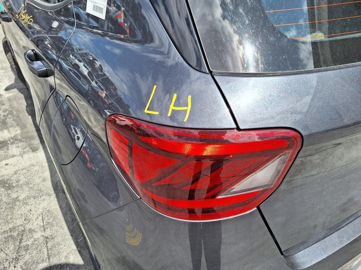 1000747695-Left Taillight