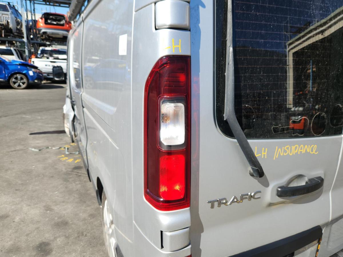 1000852077-Left Taillight
