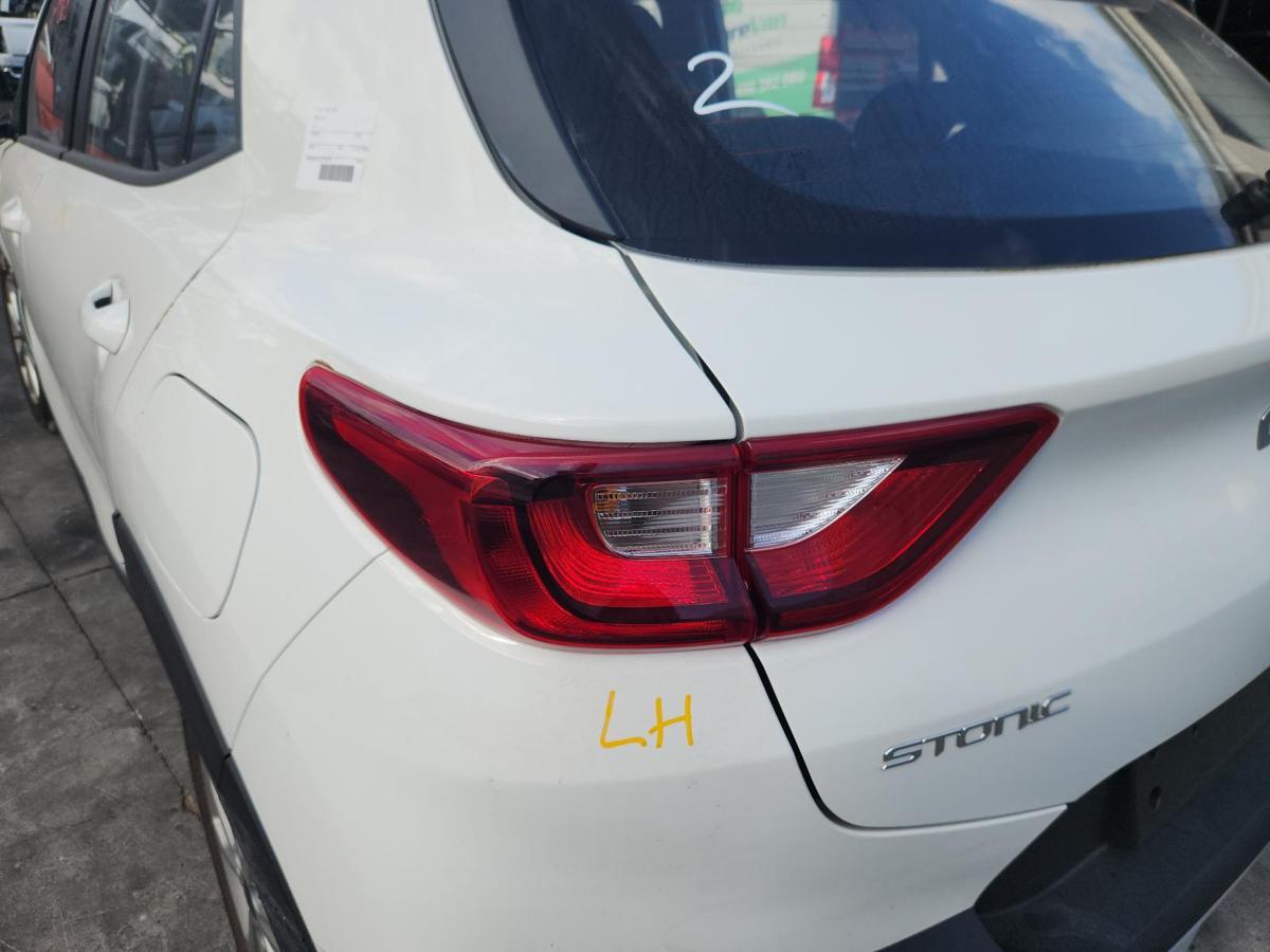 1000853439-Left Taillight
