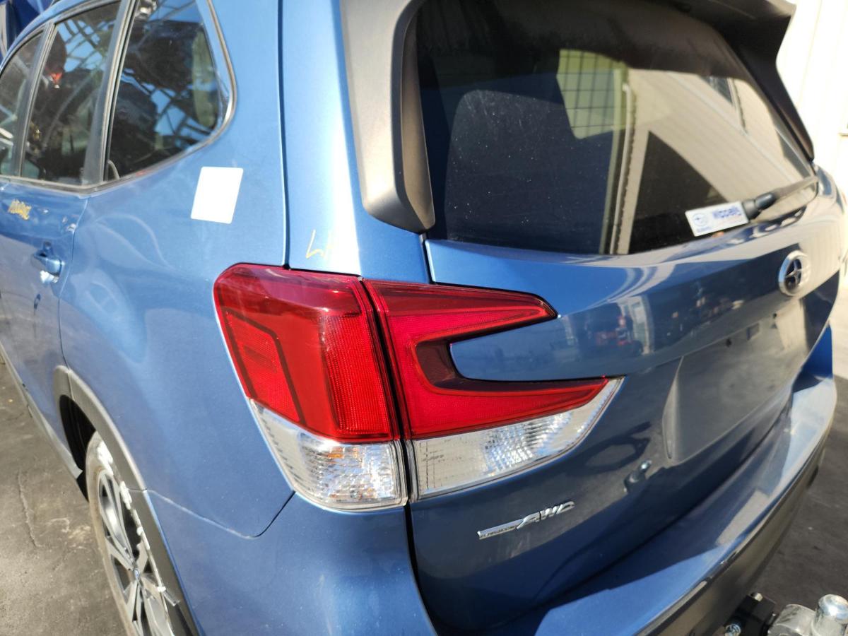 1000857053-Left Taillight