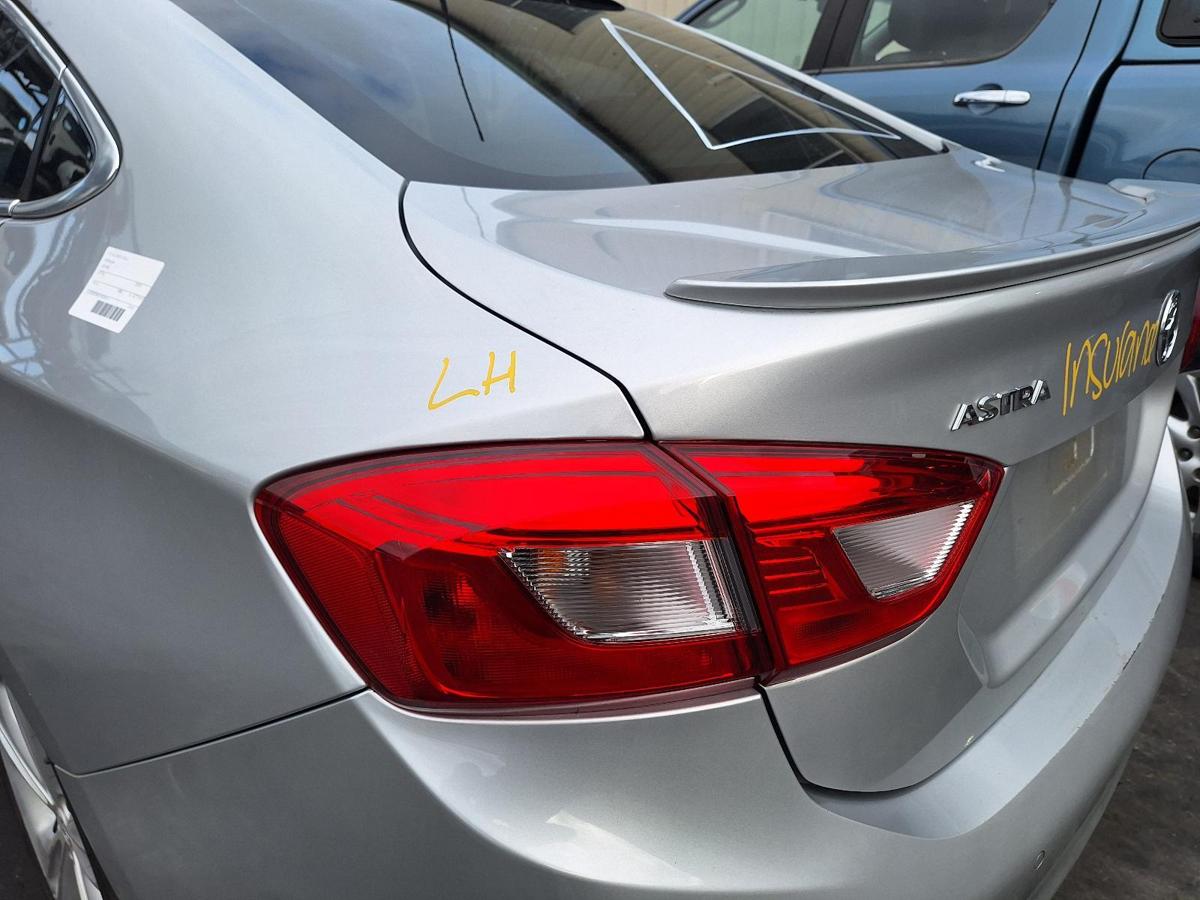 1000780011-Left Taillight