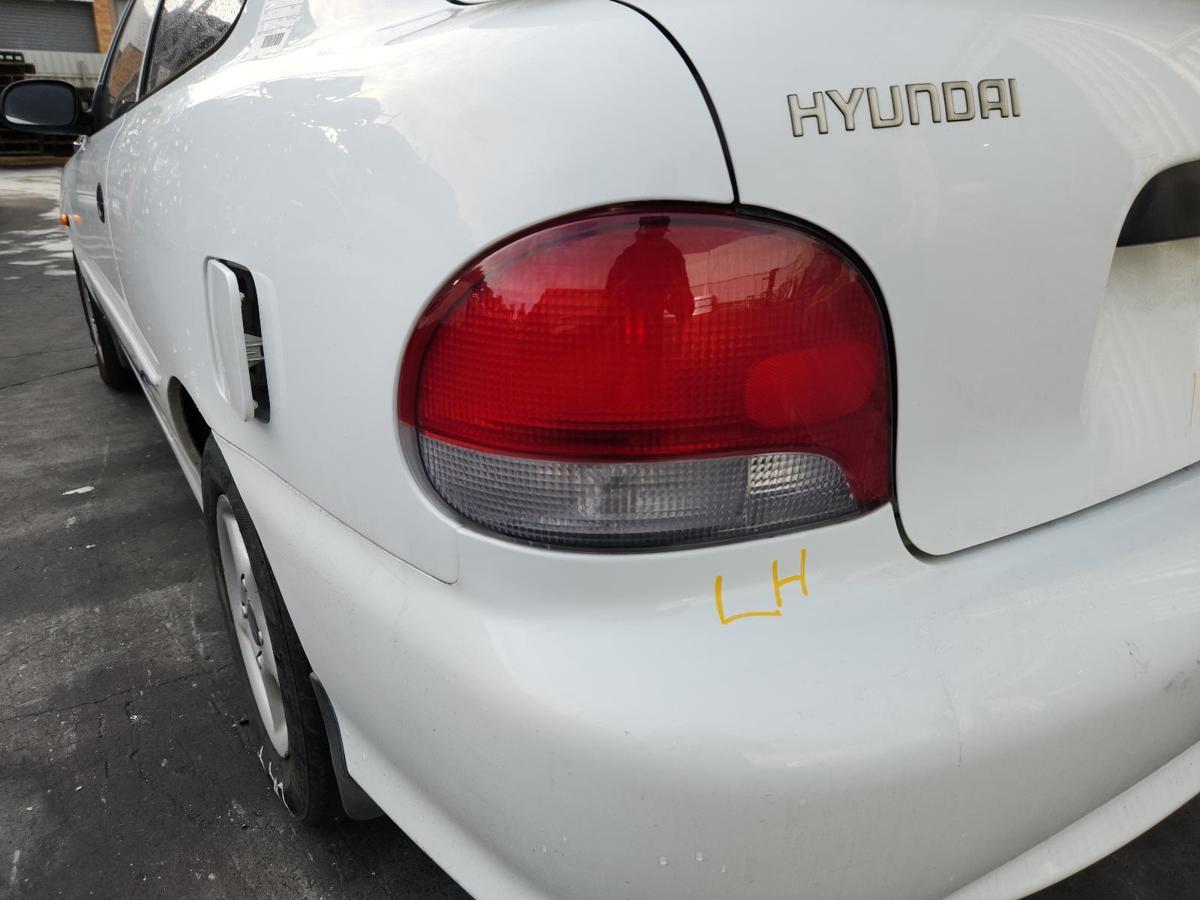 1000829839-Left Taillight