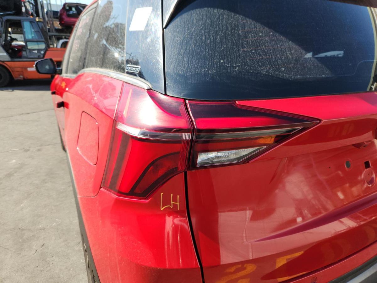 1000864247-Left Taillight
