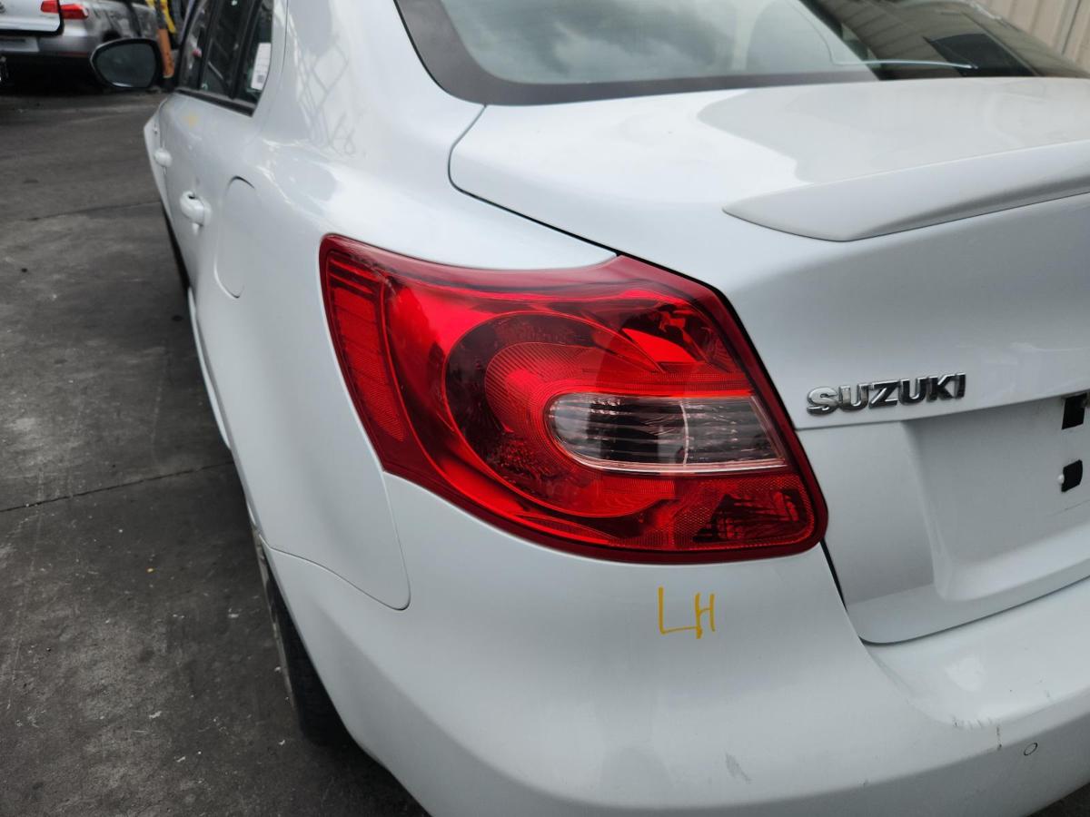 1000874441-Left Taillight