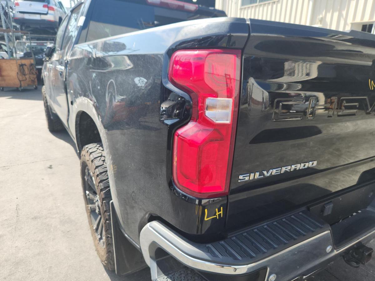 1000875123-Left Taillight