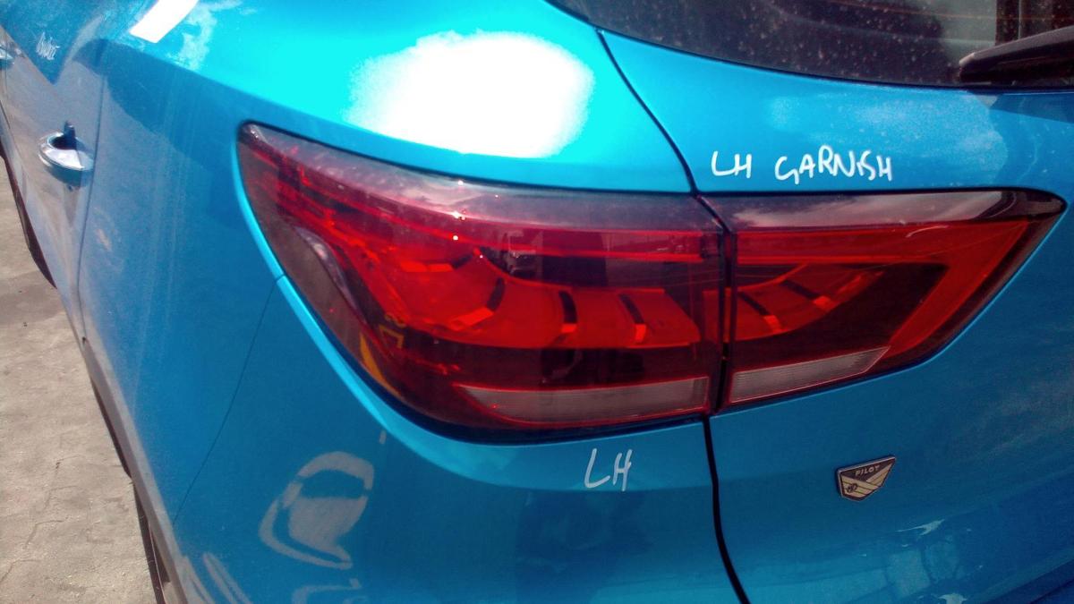 1000737067-Left Taillight