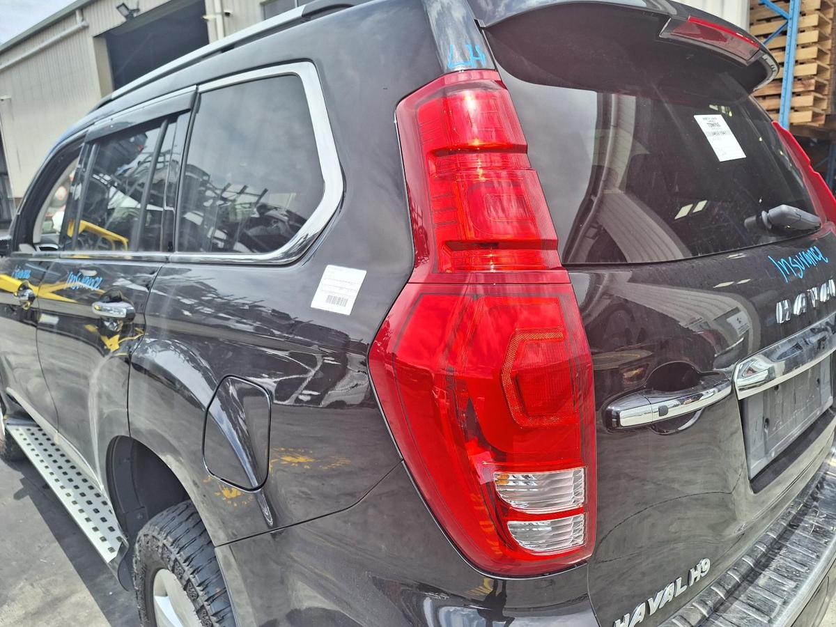 1000746080-Left Taillight