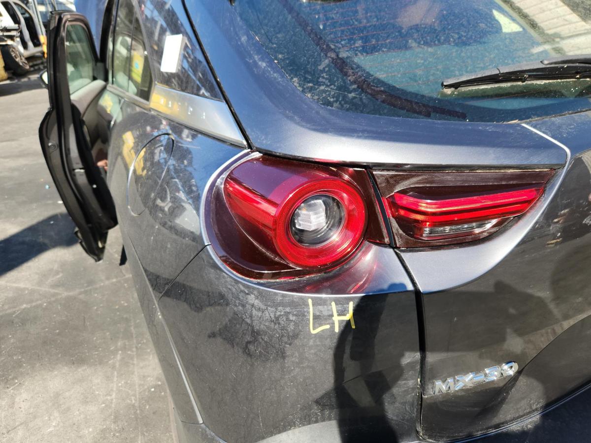 1000843492-Left Taillight