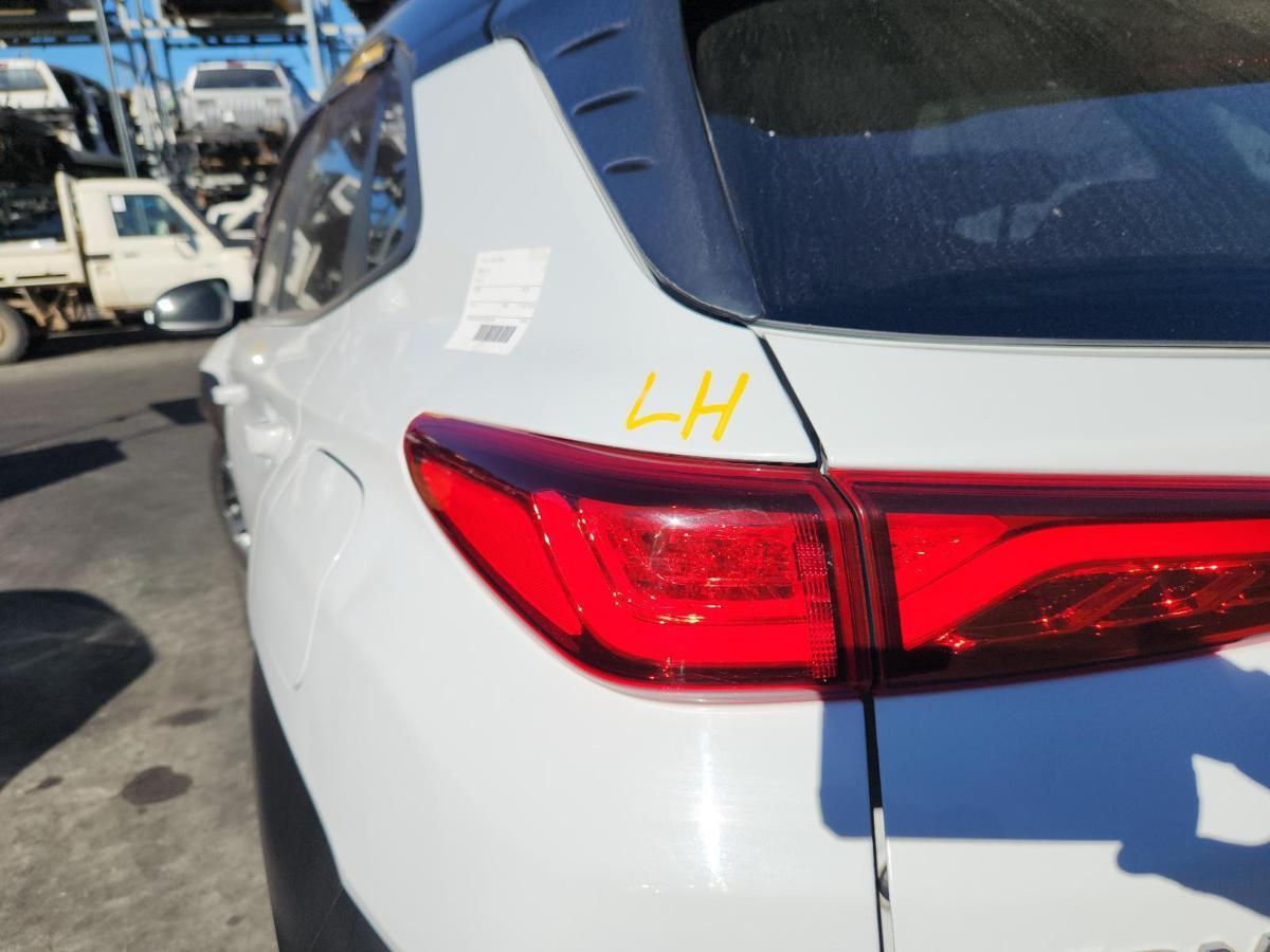 1000846236-Left Taillight