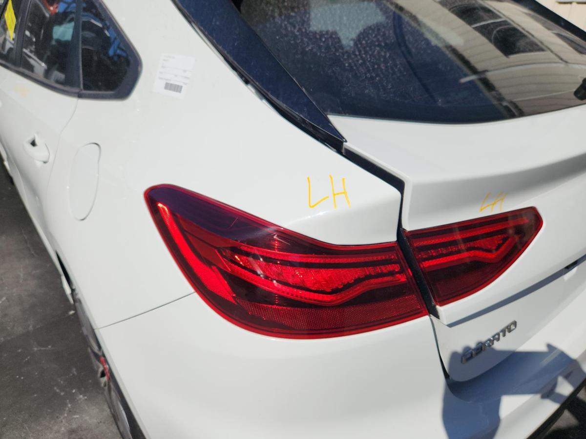 1000853158-Left Taillight