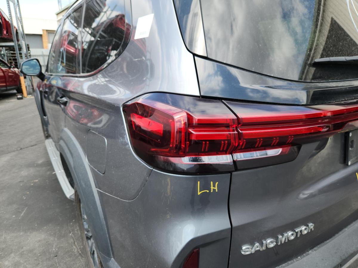 1000867455-Left Taillight