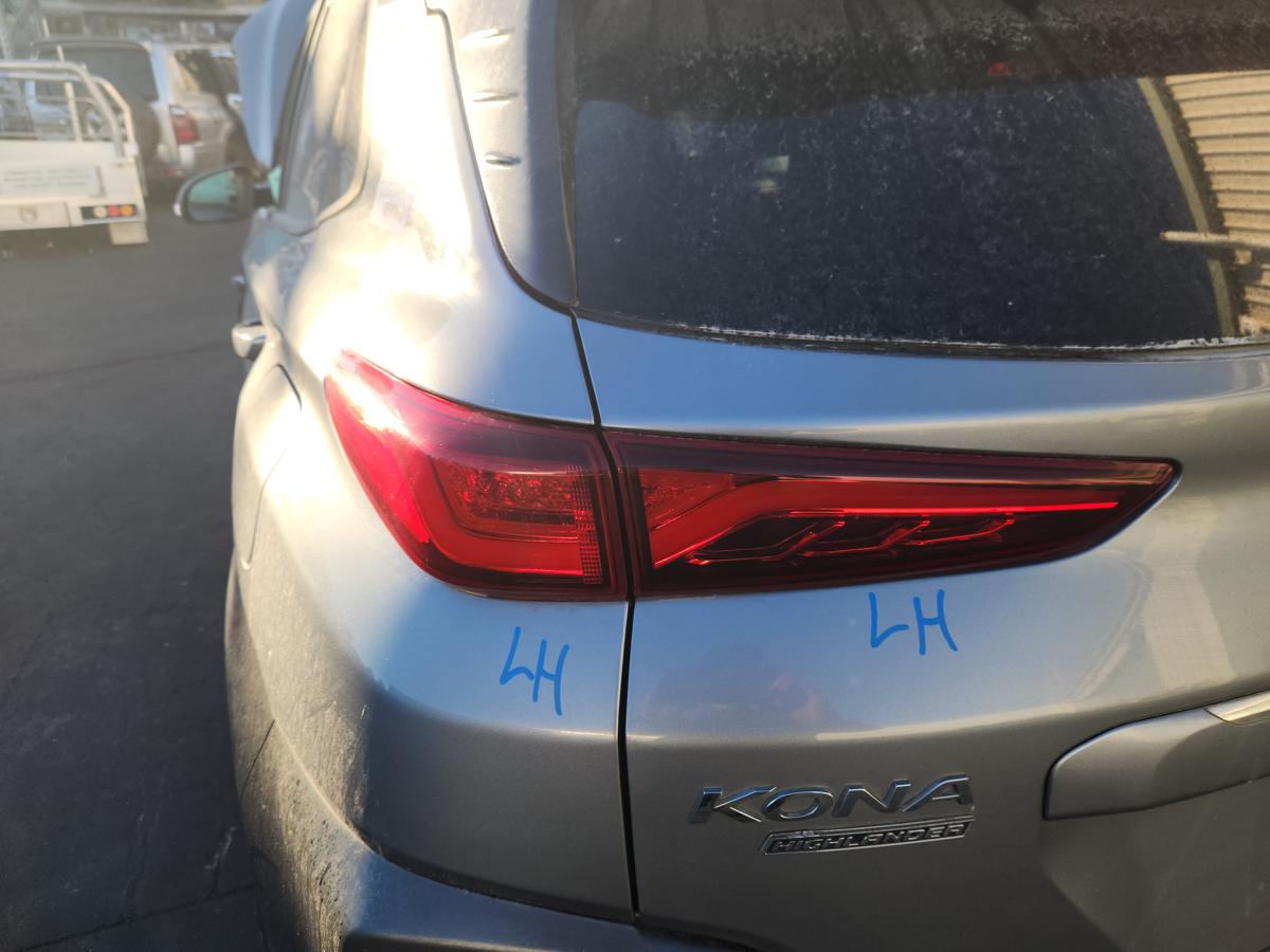 1000941223-Left Taillight