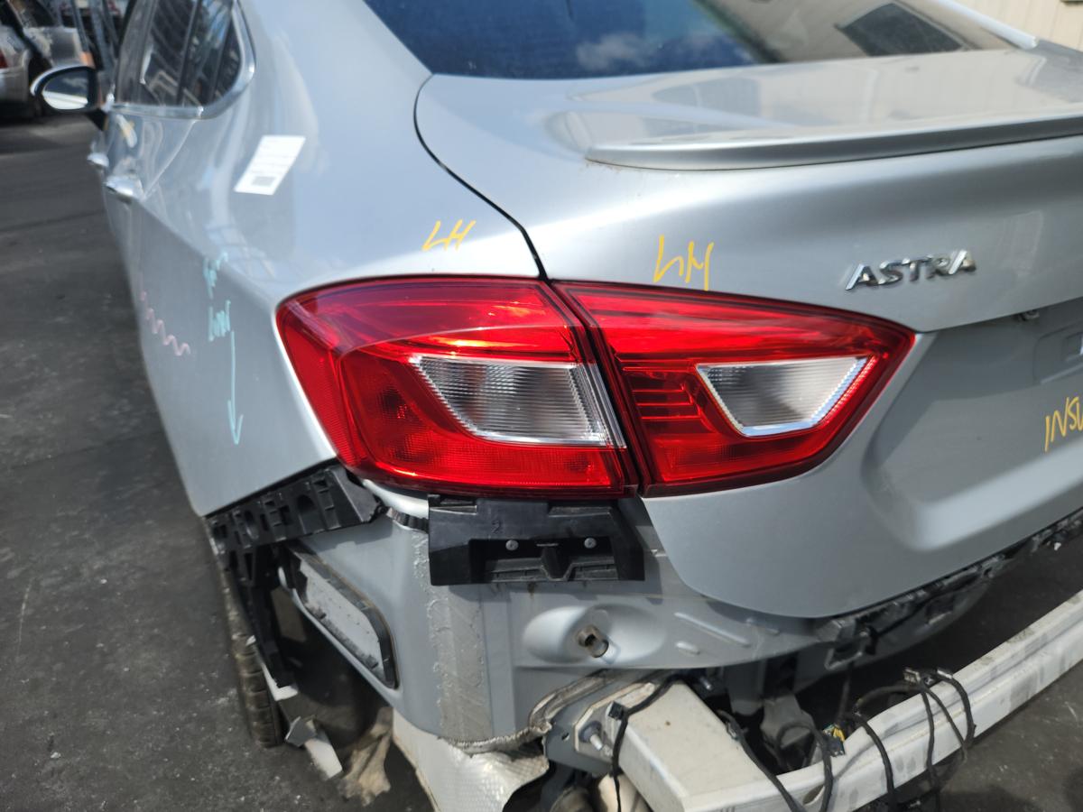 1000942216-Left Taillight