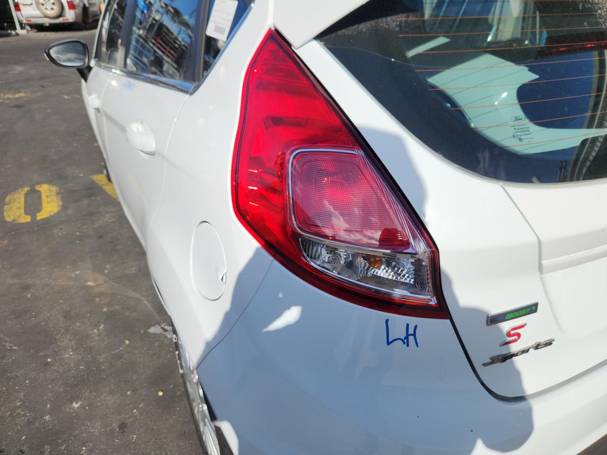1000944155-Left Taillight