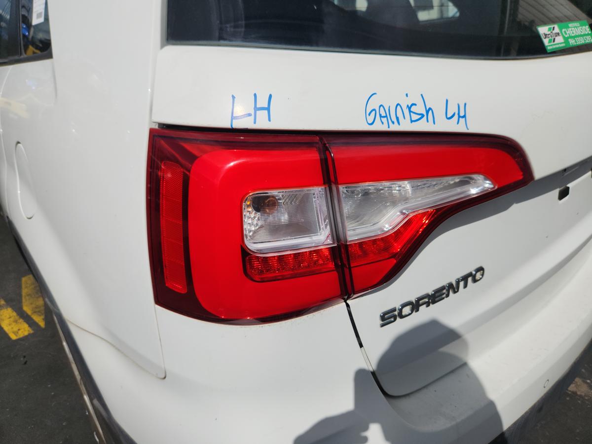 1000944295-Left Taillight