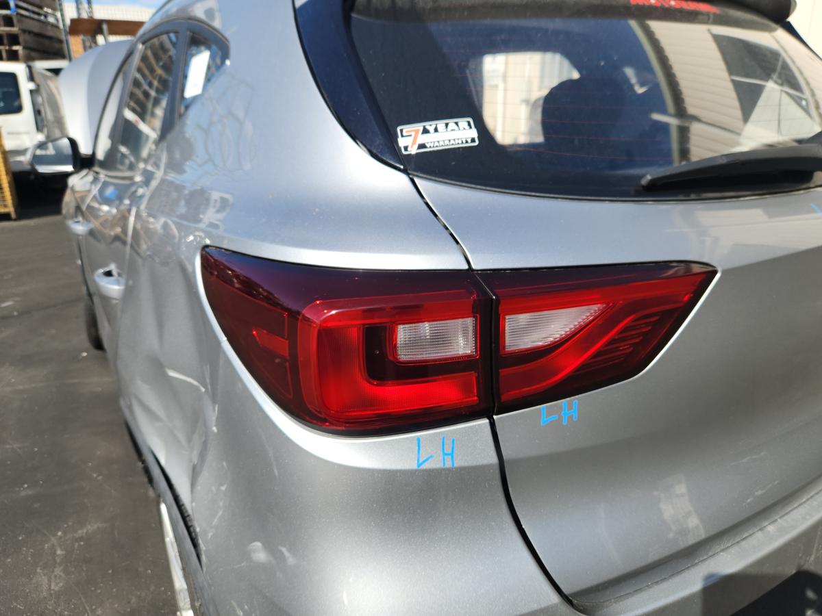 1000934247-Left Taillight