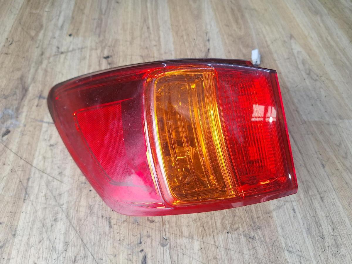 1000894450-Left Taillight Top