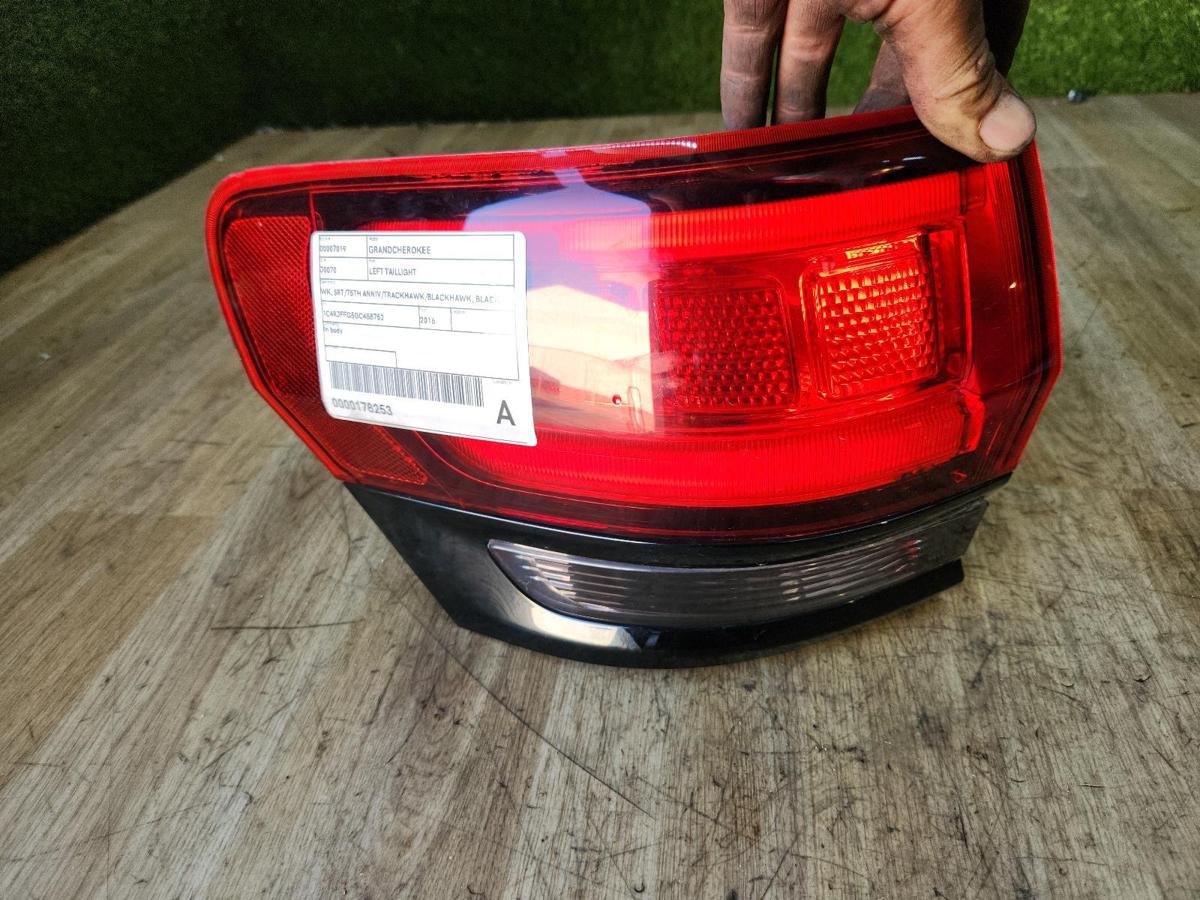 1000878753-Left Taillight Top