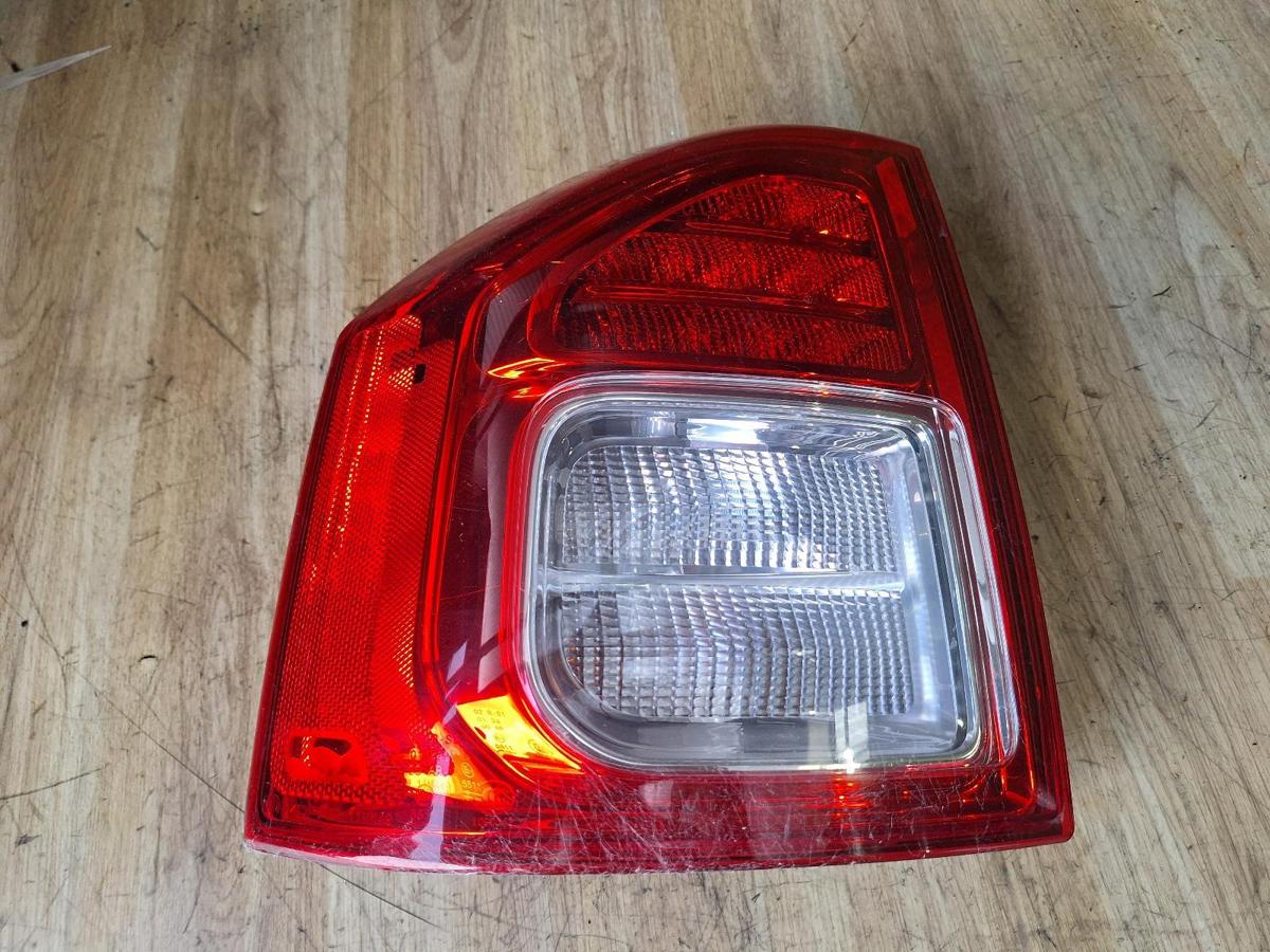 1000879960-Left Taillight Top