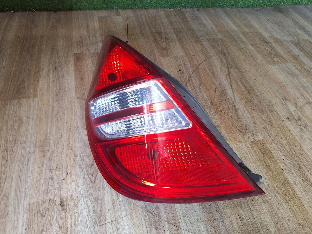 1000903371-Left Taillight Top