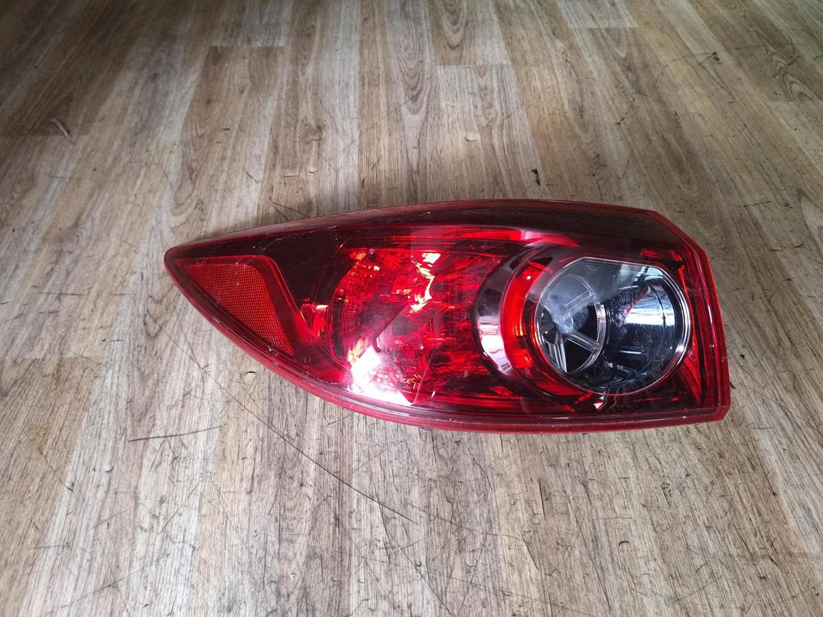 1000906365-Left Taillight Top