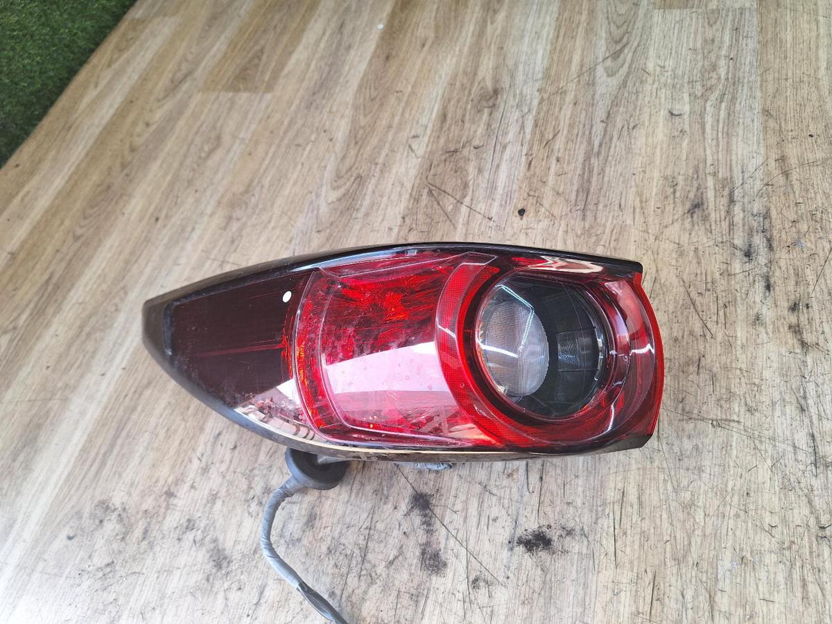1000924437-Left Taillight Top