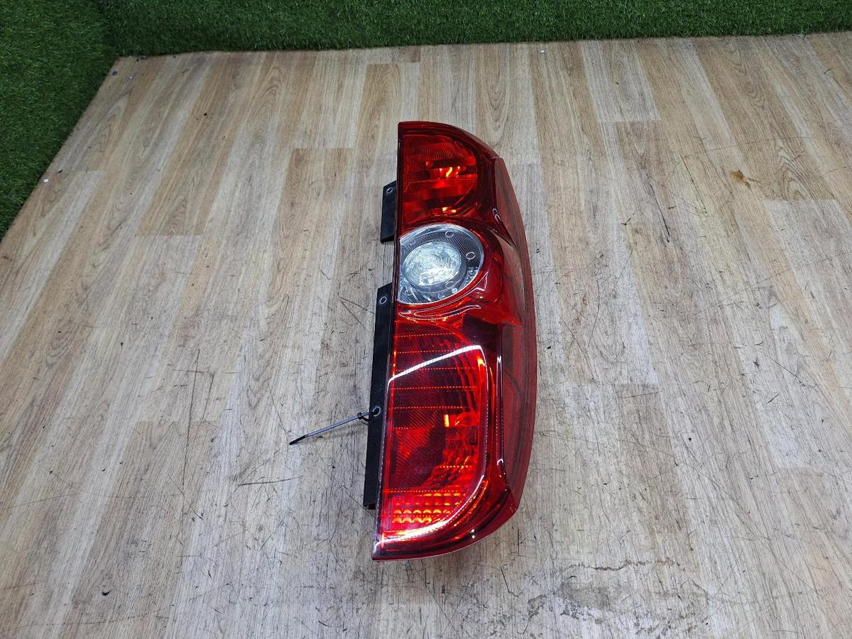 1000927017-Left Taillight Top