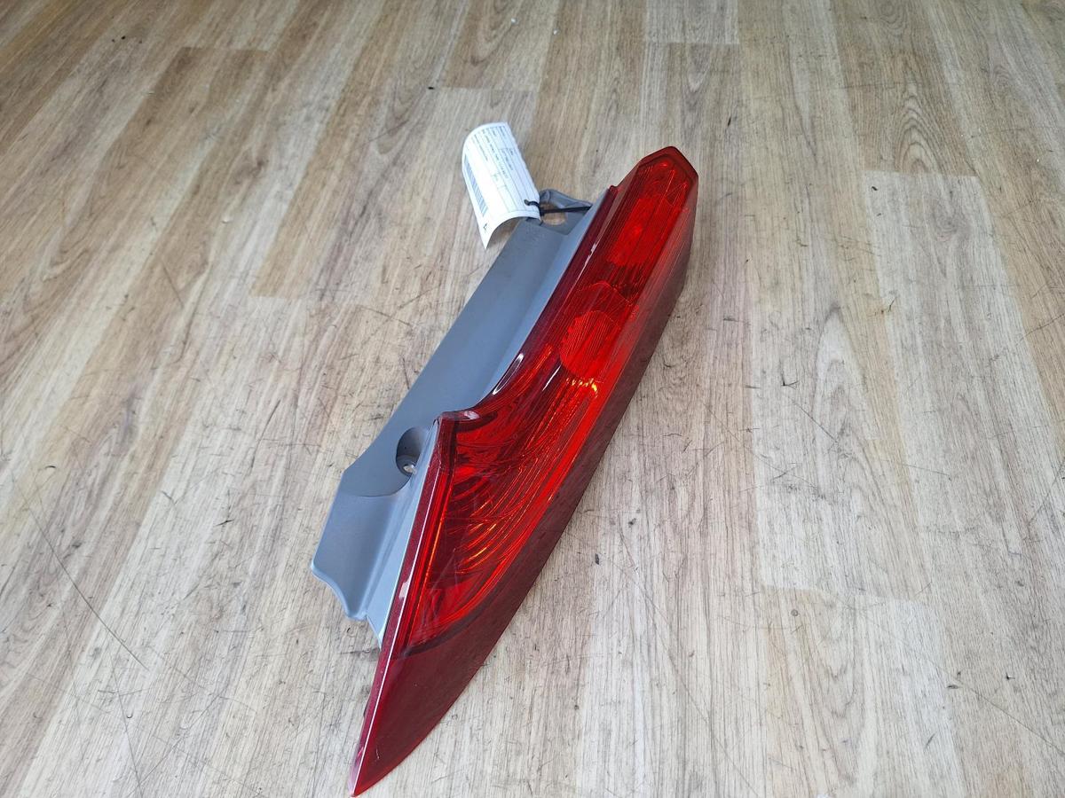 1000877473-Left Taillight Top