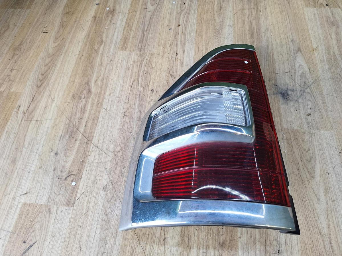 1000878038-Left Taillight Top