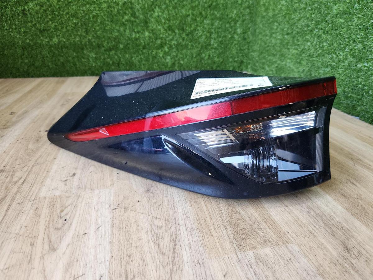 1000878875-Left Taillight Top