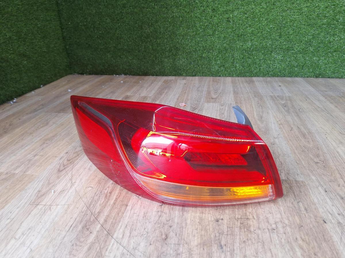 1000879220-Left Taillight Top