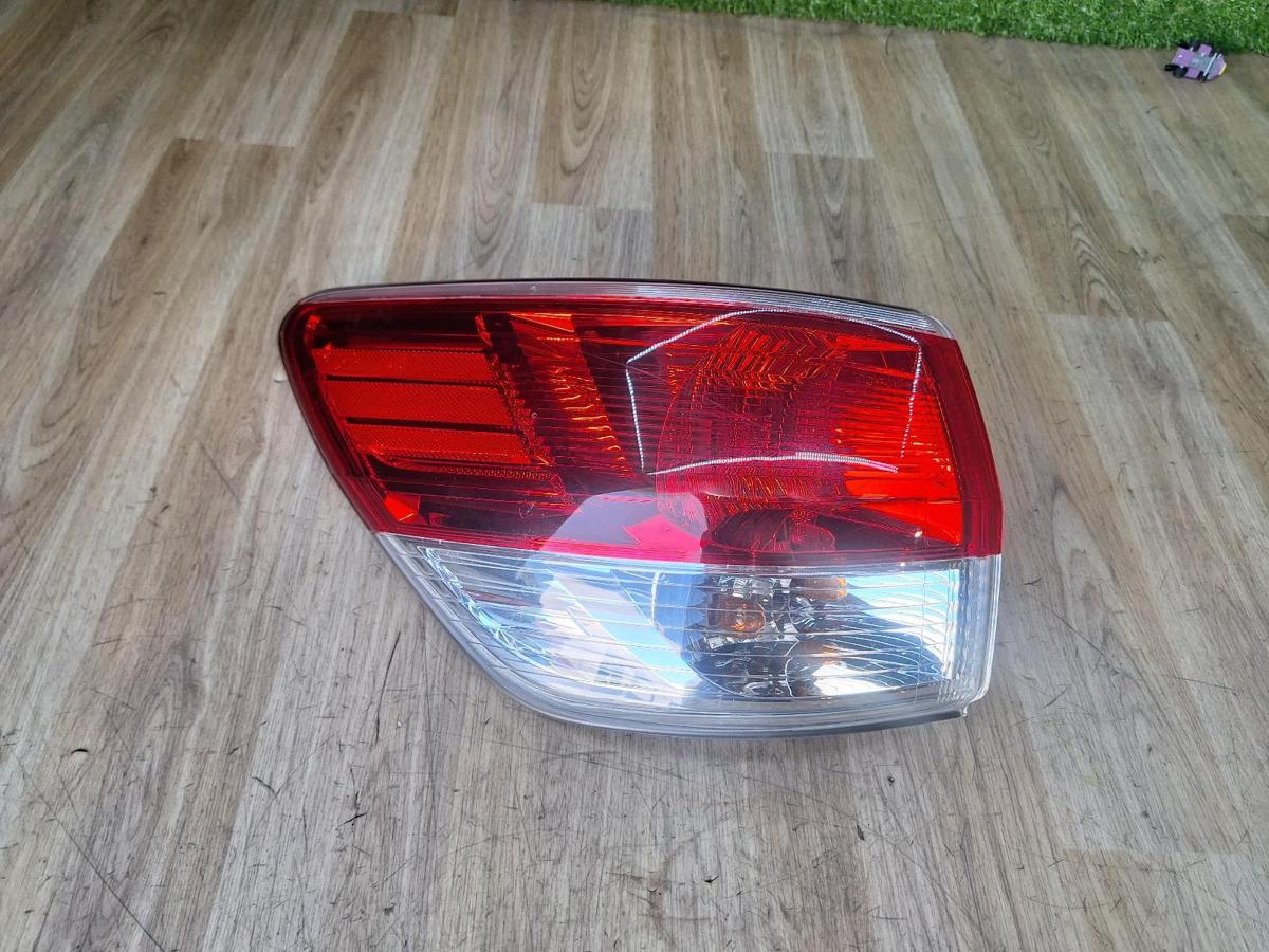 1000885892-Left Taillight Top