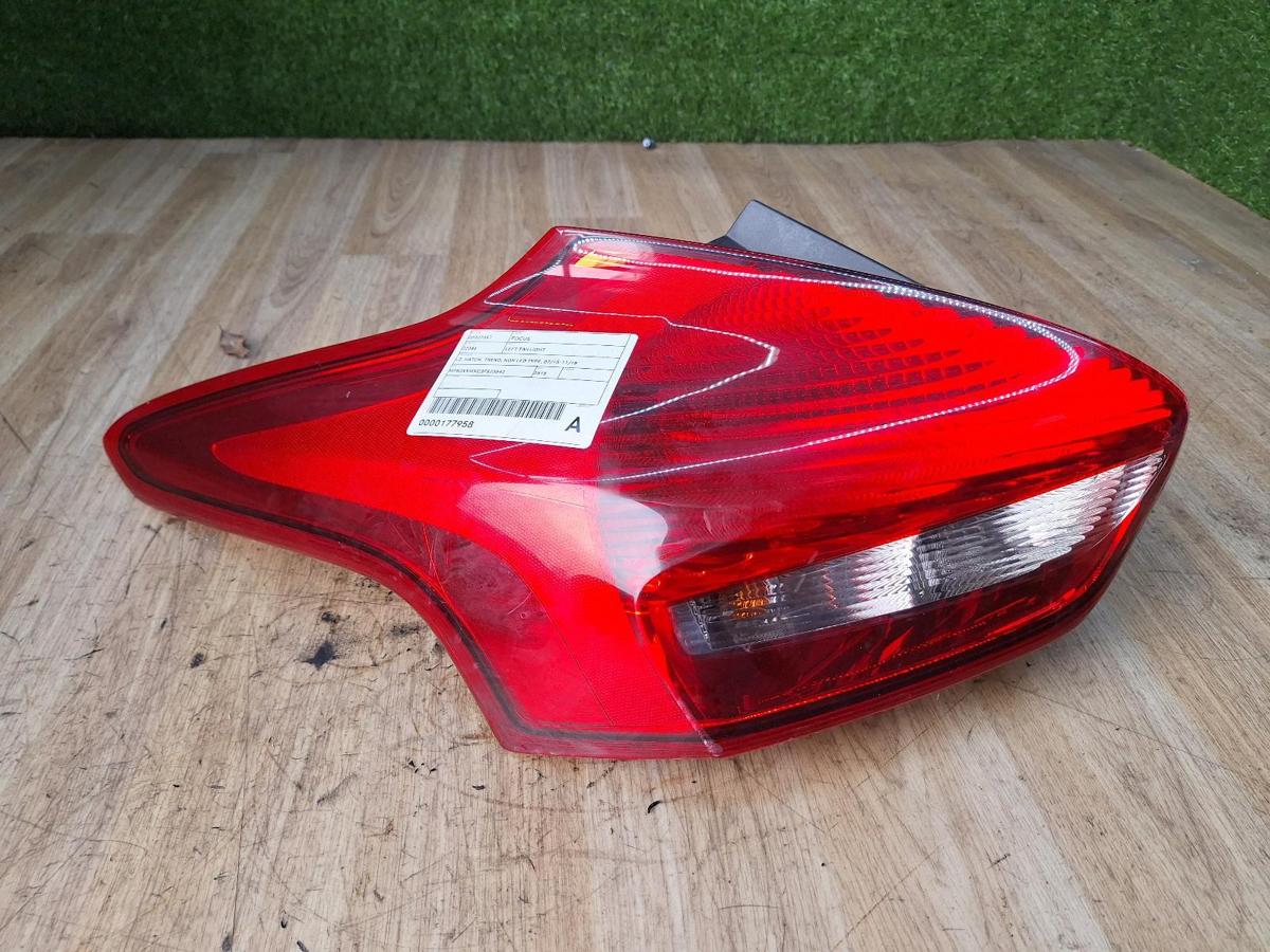 1000887252-Left Taillight Top