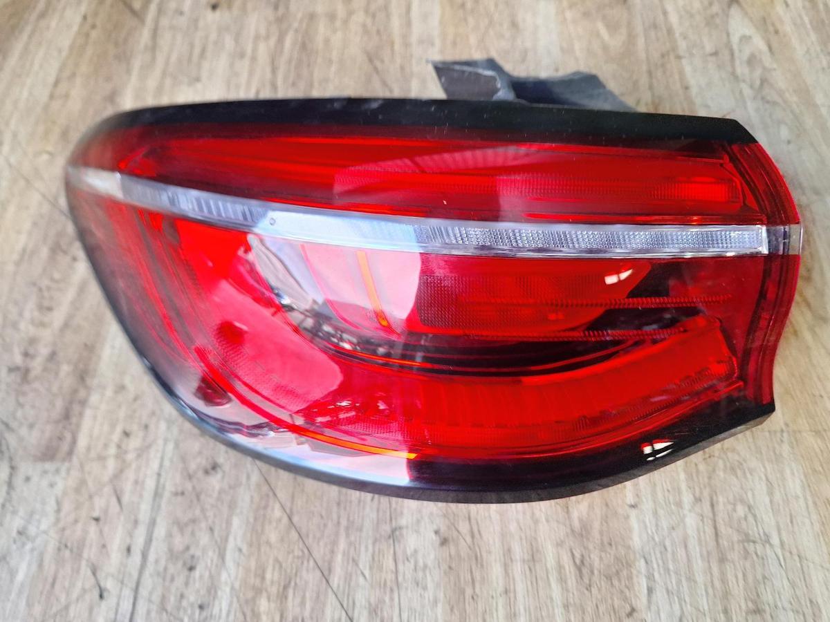 1000890774-Left Taillight Top