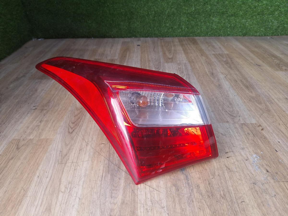 1000898947-Left Taillight Top